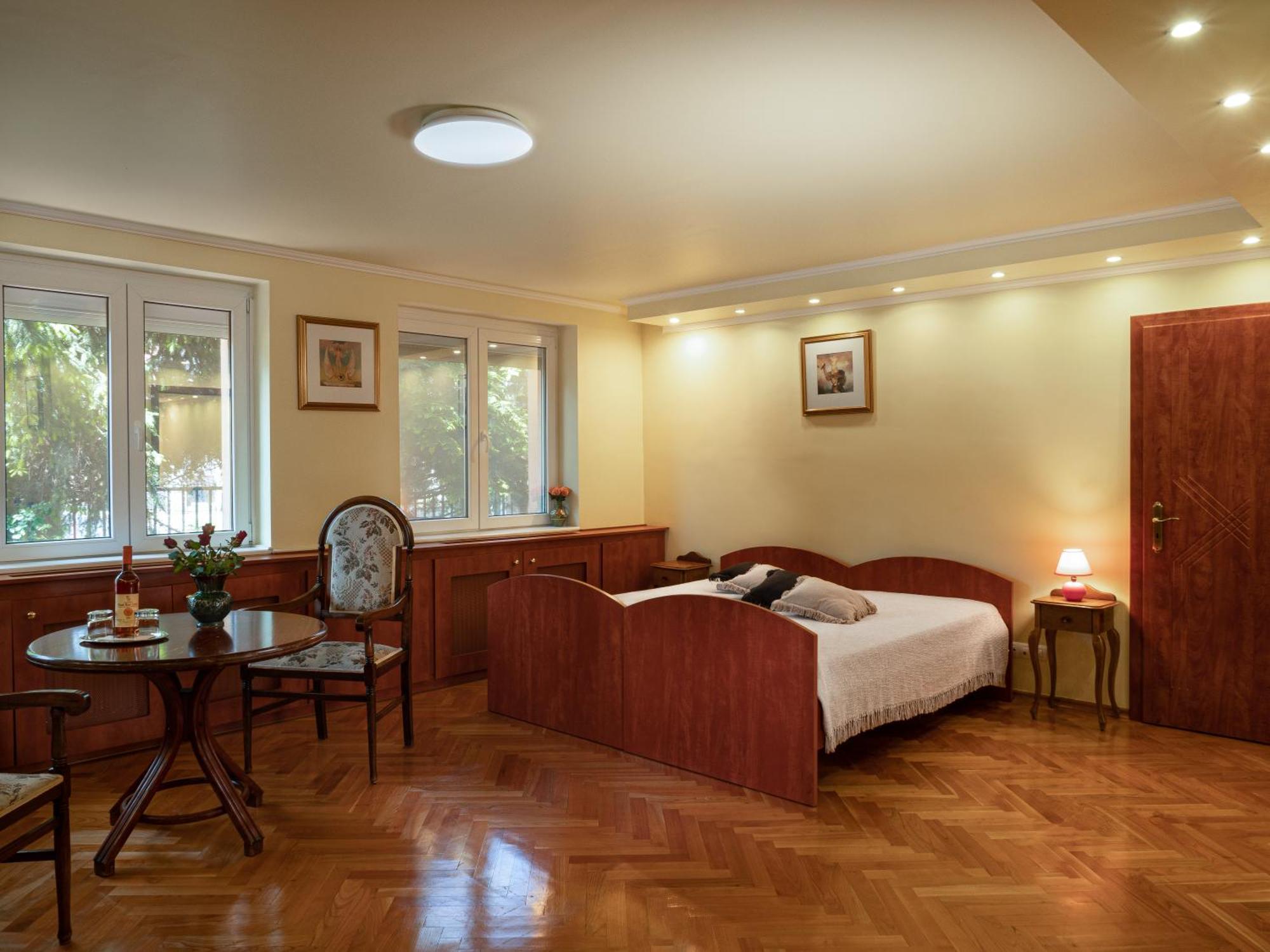 Frank Vendeghaz Hotel Veszpramvarsany Exterior photo