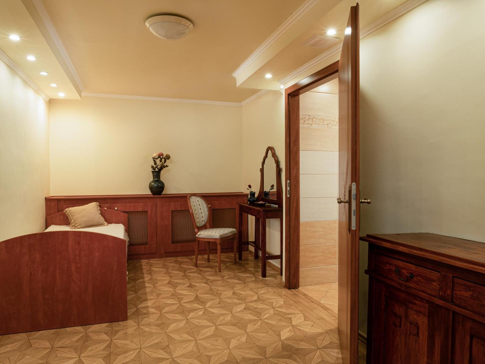 Frank Vendeghaz Hotel Veszpramvarsany Exterior photo